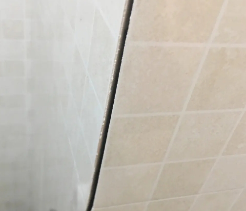 正阳瓷砖空鼓维修公司分享阳台瓷砖脱落的修复过程可以分为以下几个步骤
