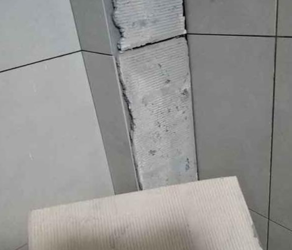 正阳瓷砖空鼓维修公司分享下厨房瓷砖脱落的补救措施。